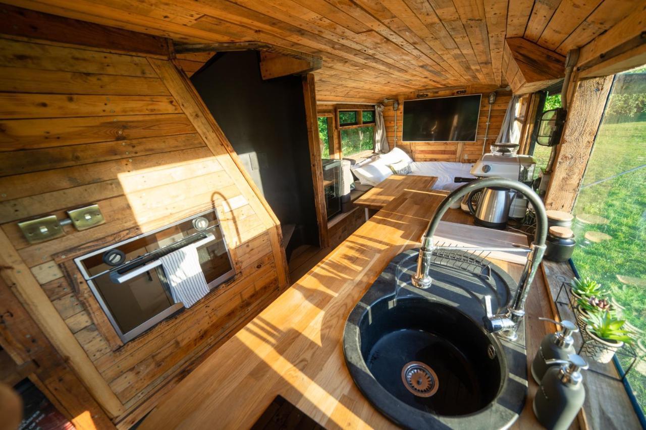 Delightful 2 Bed Double Decker Bus With Hot Tub Hotel Uckfield Exterior photo
